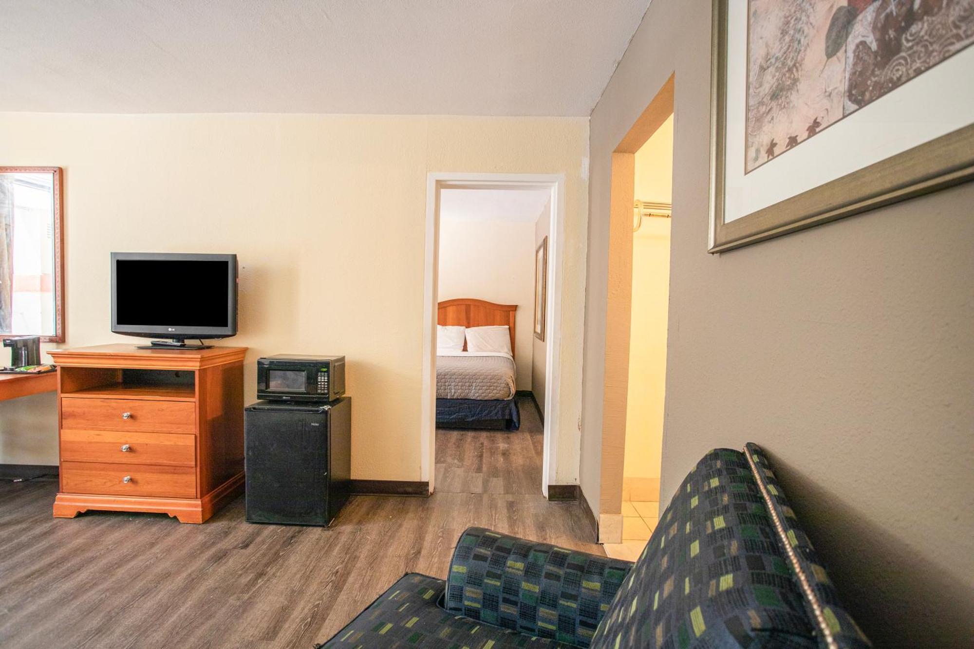 Oyo Hotel Greensboro East I 40 Exterior photo
