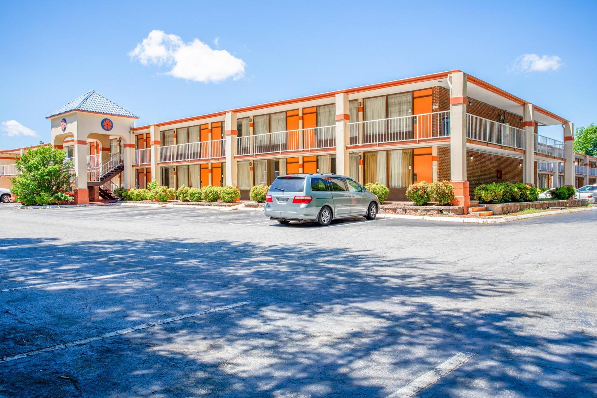 Oyo Hotel Greensboro East I 40 Exterior photo
