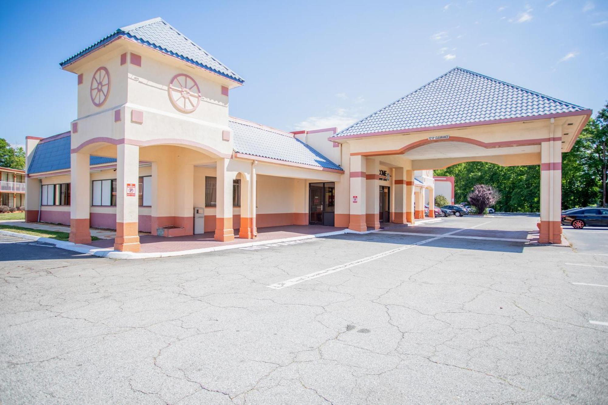 Oyo Hotel Greensboro East I 40 Exterior photo